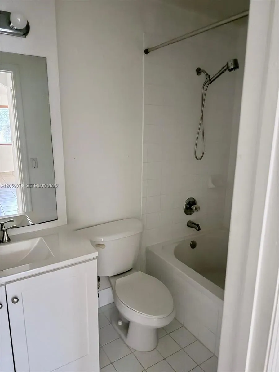8906 W Flagler St #216 Miami, FL 33174