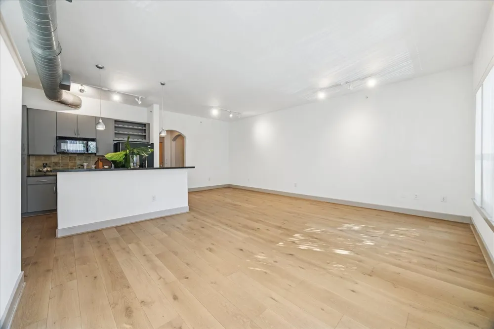 1901 Post Oak Boulevard #2203 Houston, TX 77056