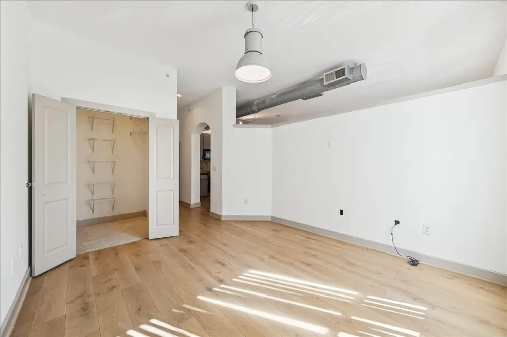 1901 Post Oak Boulevard #2203 Houston, TX 77056