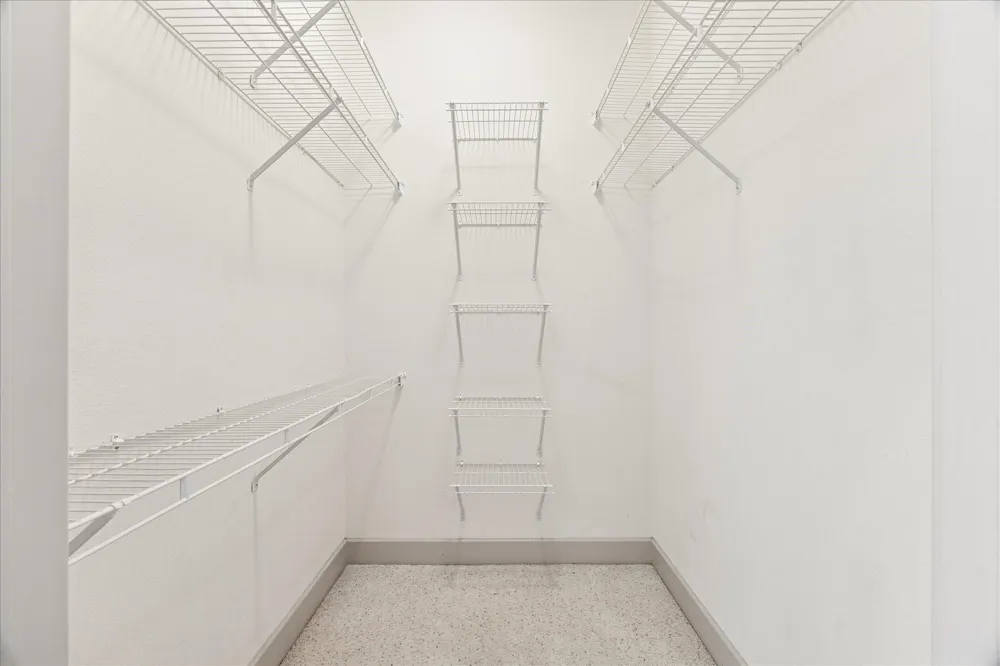 1901 Post Oak Boulevard #2203 Houston, TX 77056