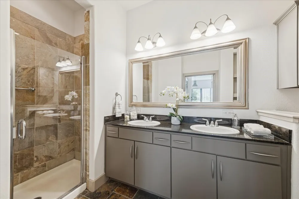 1901 Post Oak Boulevard #2203 Houston, TX 77056