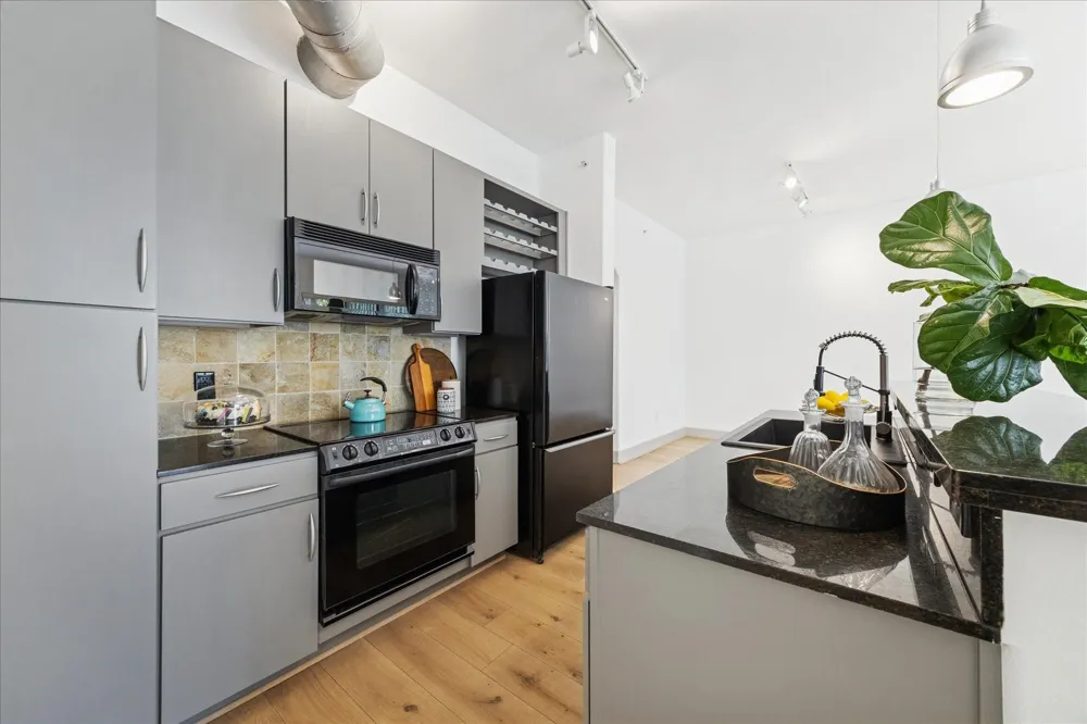 1901 Post Oak Boulevard #2203 Houston, TX 77056