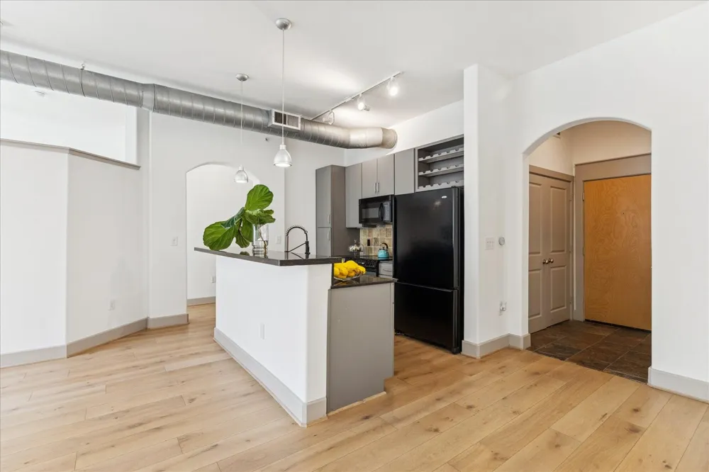 1901 Post Oak Boulevard #2203 Houston, TX 77056
