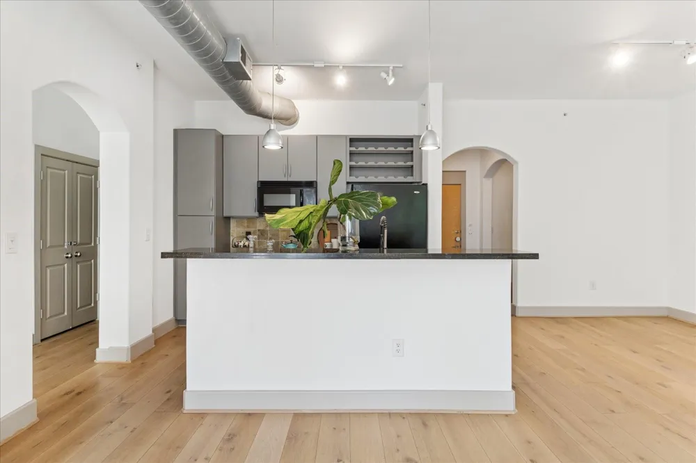 1901 Post Oak Boulevard #2203 Houston, TX 77056
