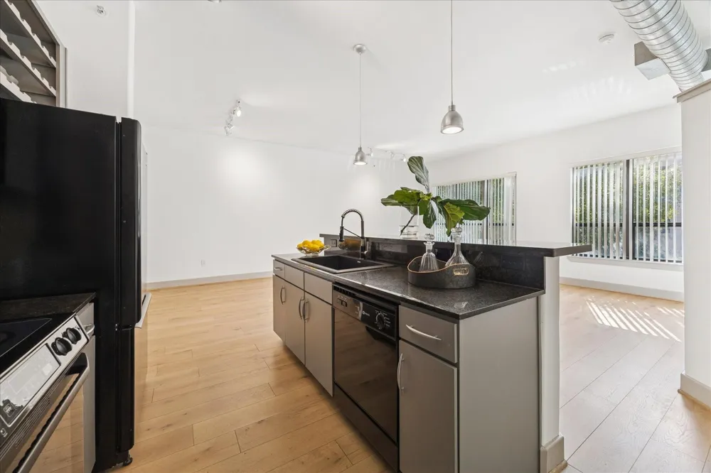 1901 Post Oak Boulevard #2203 Houston, TX 77056