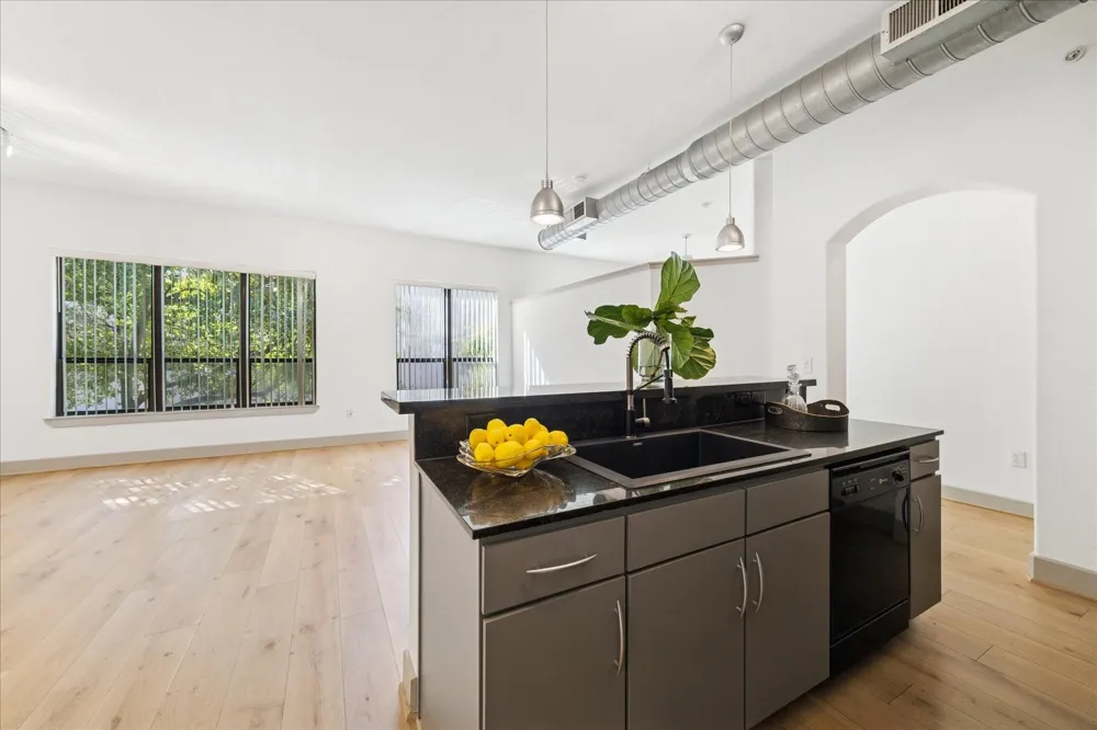 1901 Post Oak Boulevard #2203 Houston, TX 77056