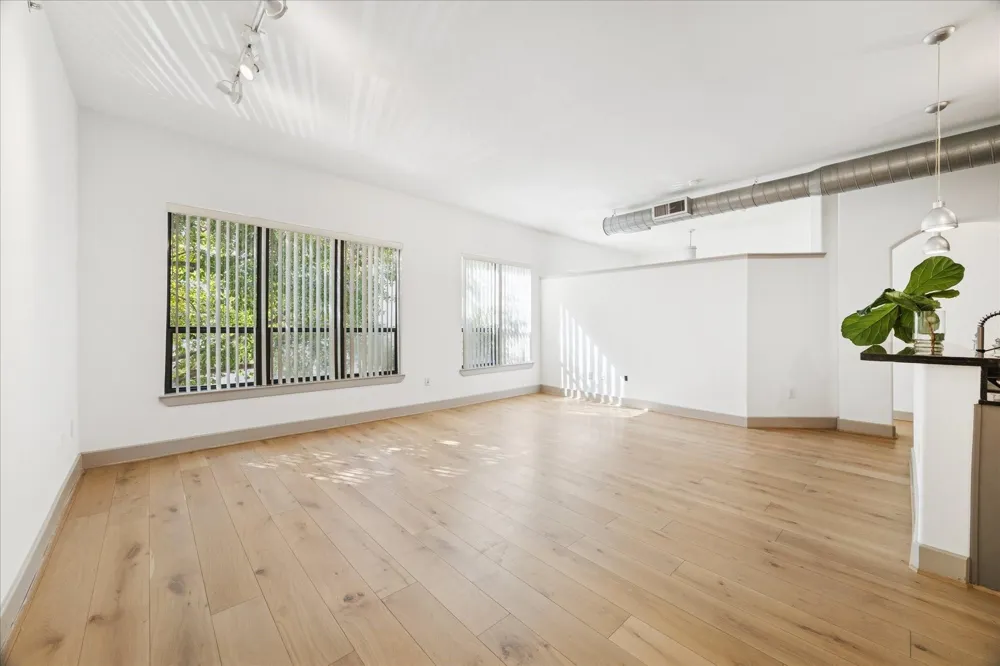 1901 Post Oak Boulevard #2203 Houston, TX 77056