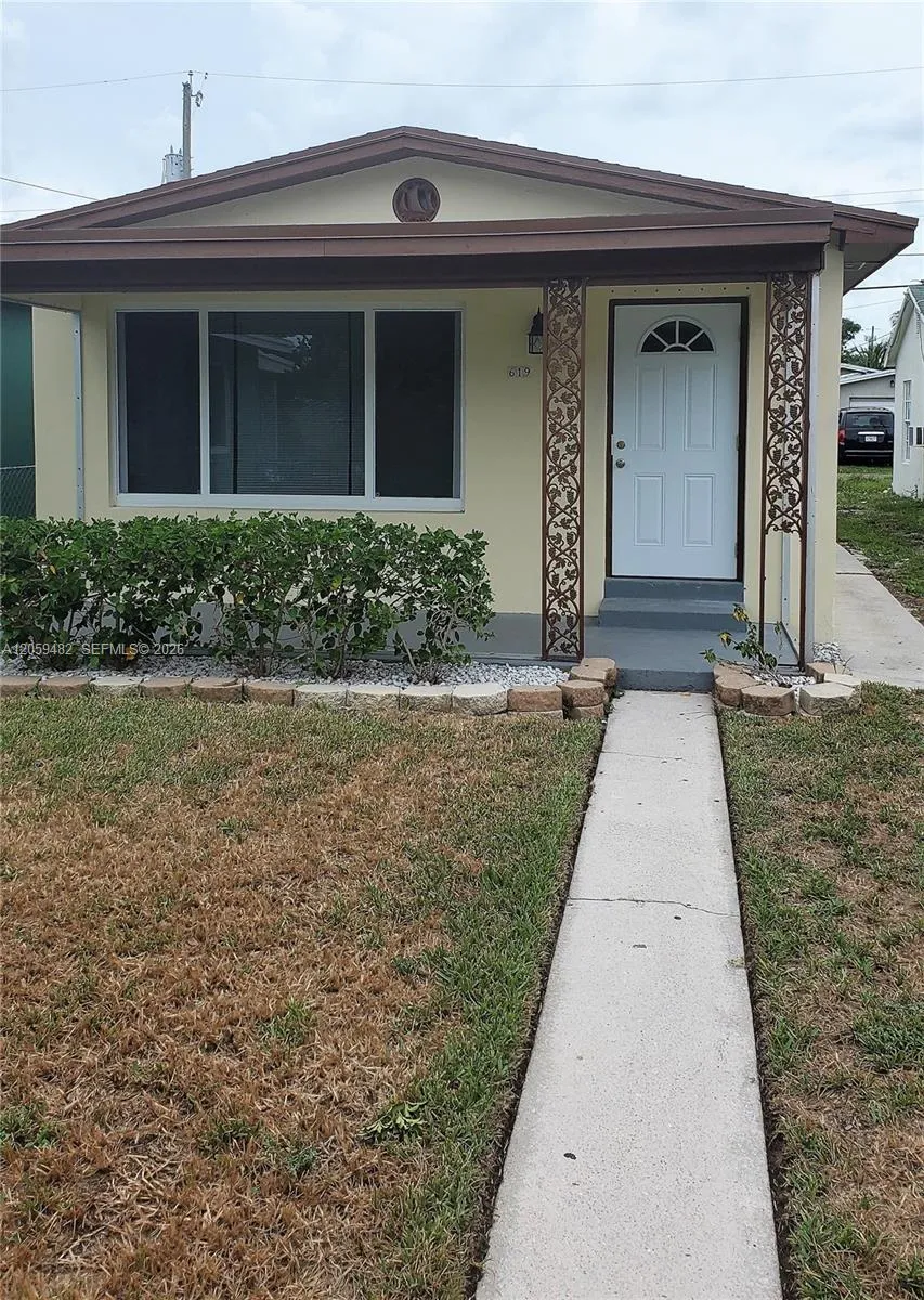619 D St Lake Worth, FL 33460
