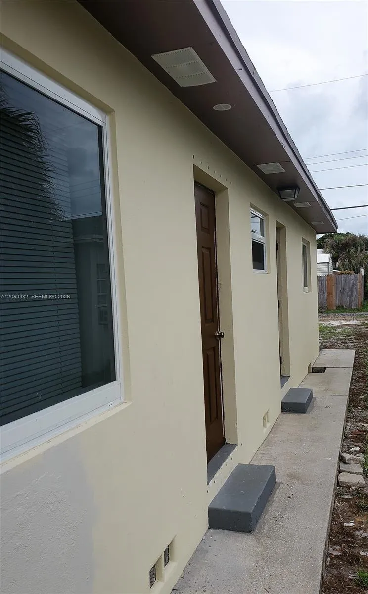619 D St Lake Worth, FL 33460