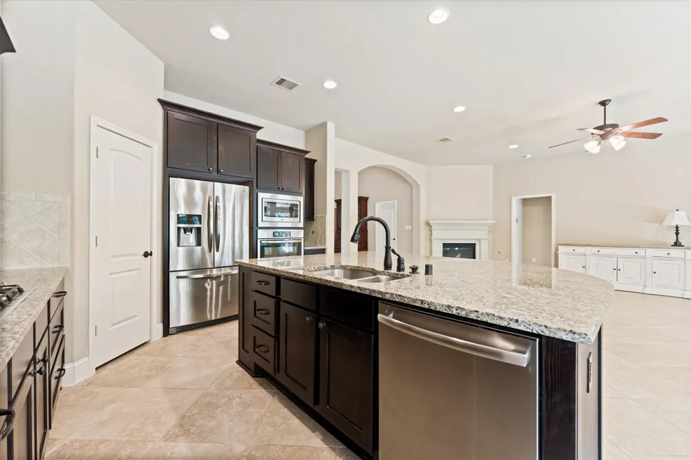 146 Diamond Back Lane Montgomery, TX 77316