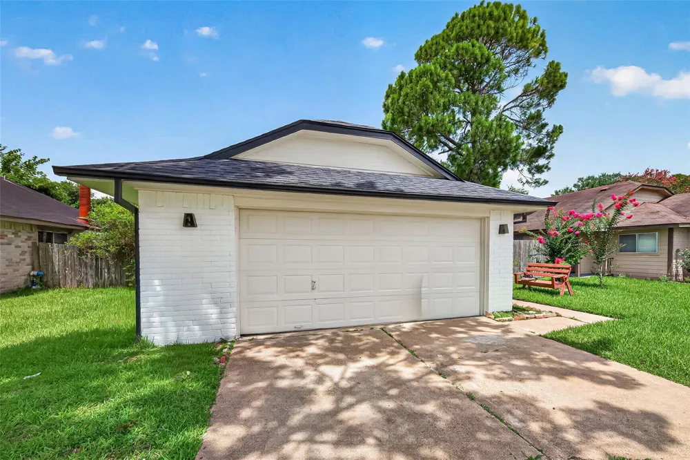 10814 Parkland Woods Drive Sugar Land, TX 77498
