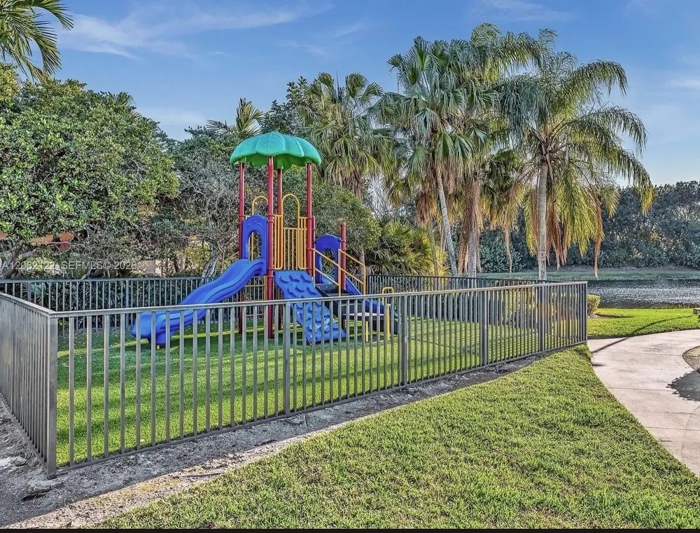 894 Spoonbill Cir Weston, FL 33326