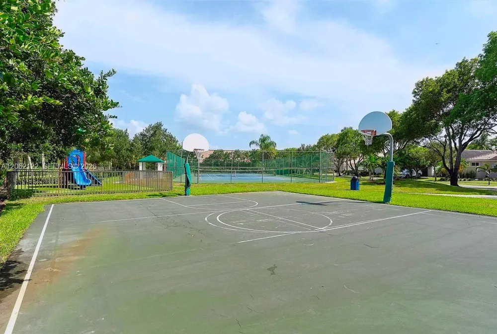 894 Spoonbill Cir Weston, FL 33326