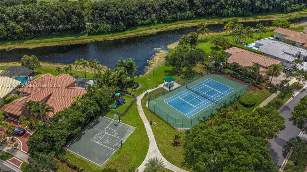 894 Spoonbill Cir Weston, FL 33326