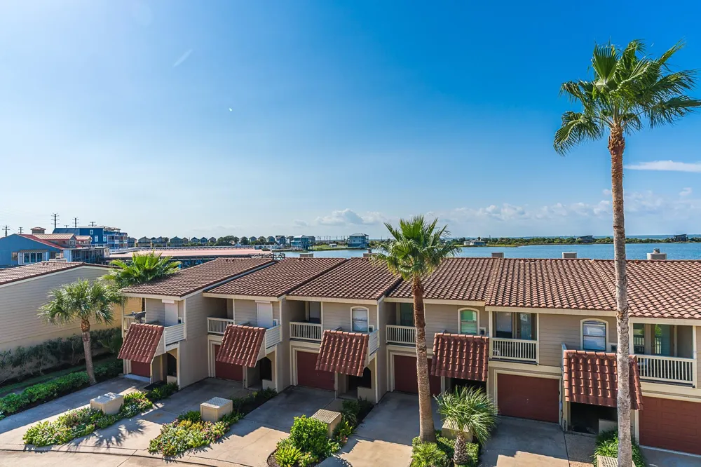 32 Dana Drive Galveston, TX 77554
