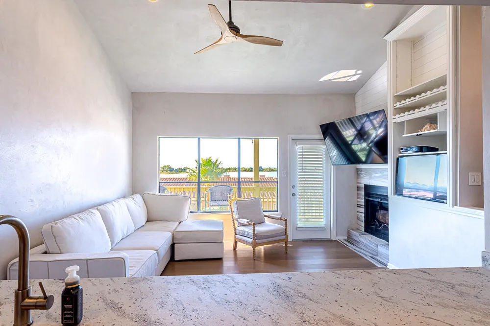 32 Dana Drive Galveston, TX 77554