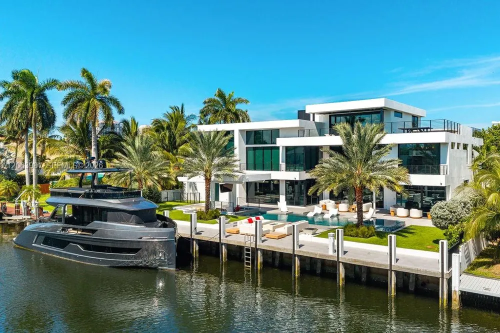 725 Poinciana Dr Fort Lauderdale, FL 33301