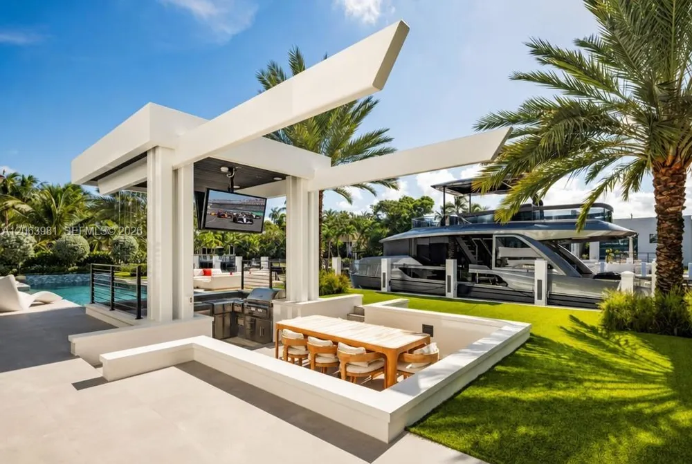 725 Poinciana Dr Fort Lauderdale, FL 33301