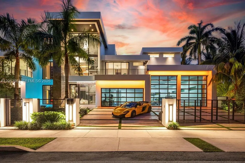 725 Poinciana Dr Fort Lauderdale, FL 33301