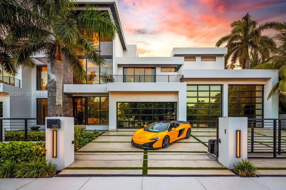 725 Poinciana Dr Fort Lauderdale, FL 33301