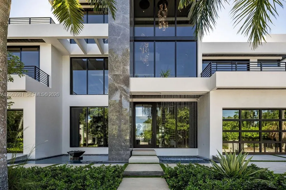 725 Poinciana Dr Fort Lauderdale, FL 33301