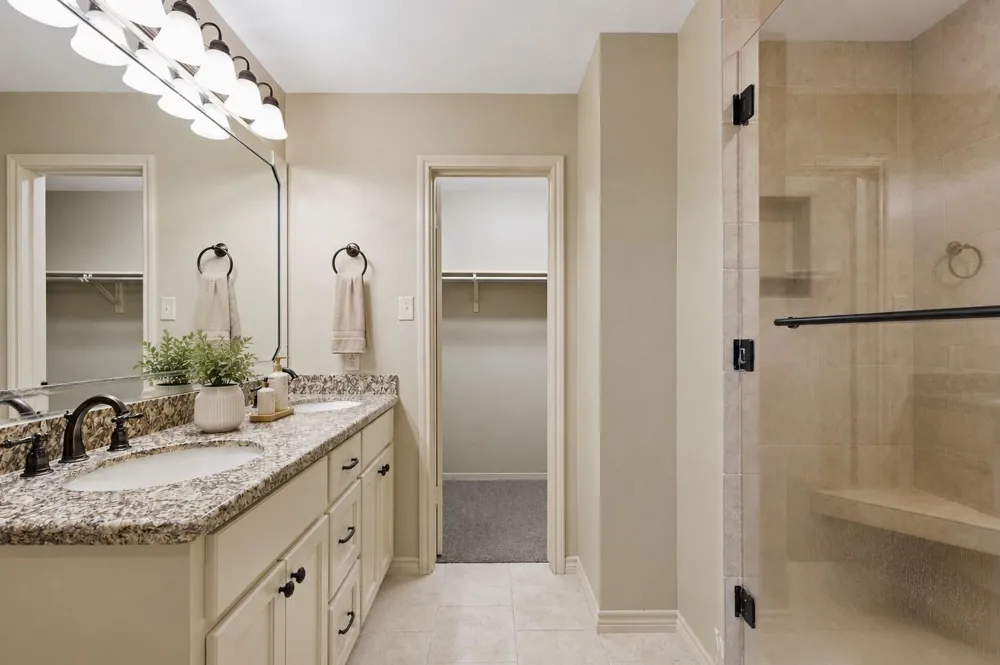 6204 London Circle Bryan, TX 77802
