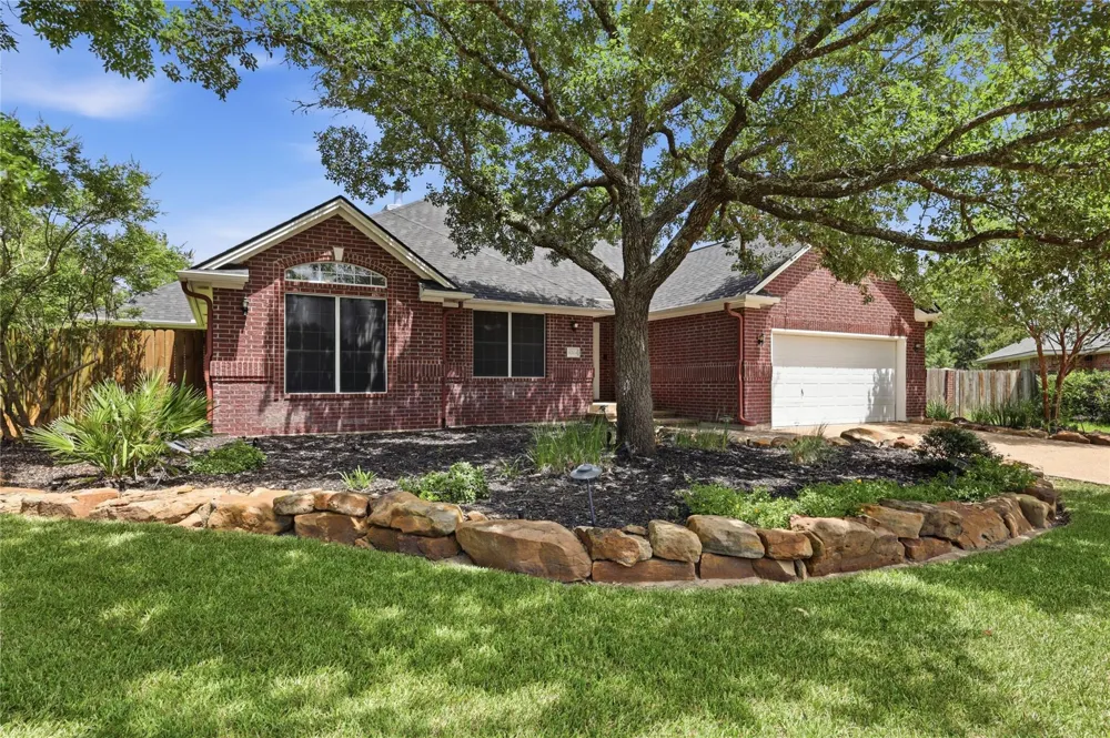 6204 London Circle Bryan, TX 77802