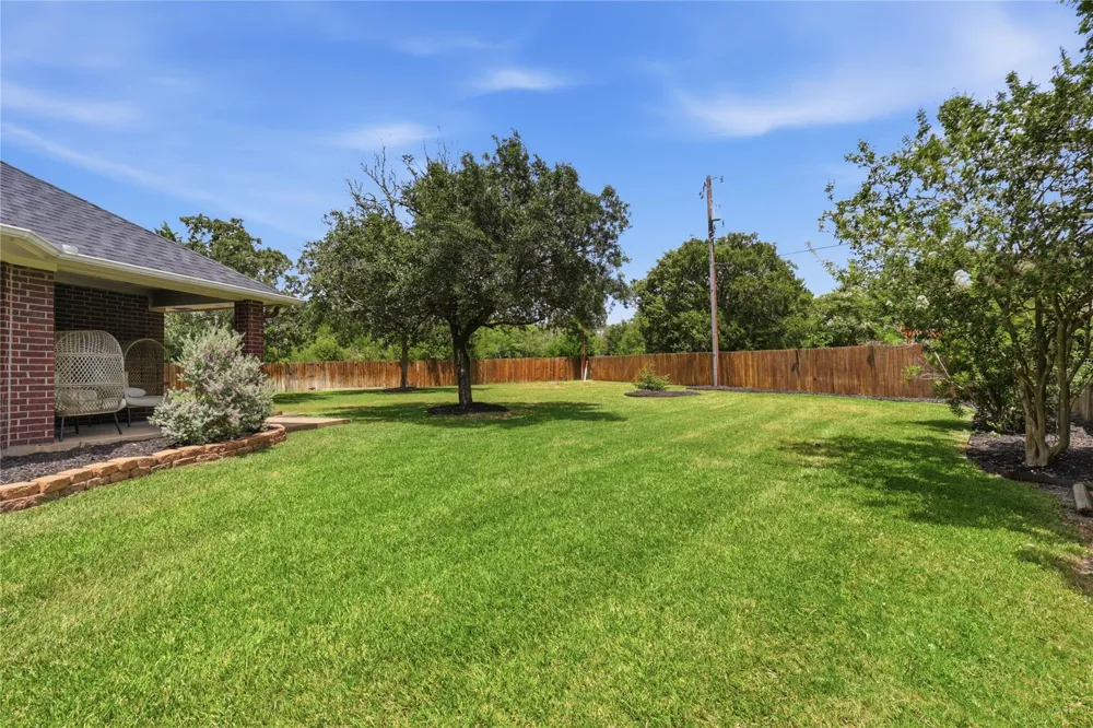 6204 London Circle Bryan, TX 77802