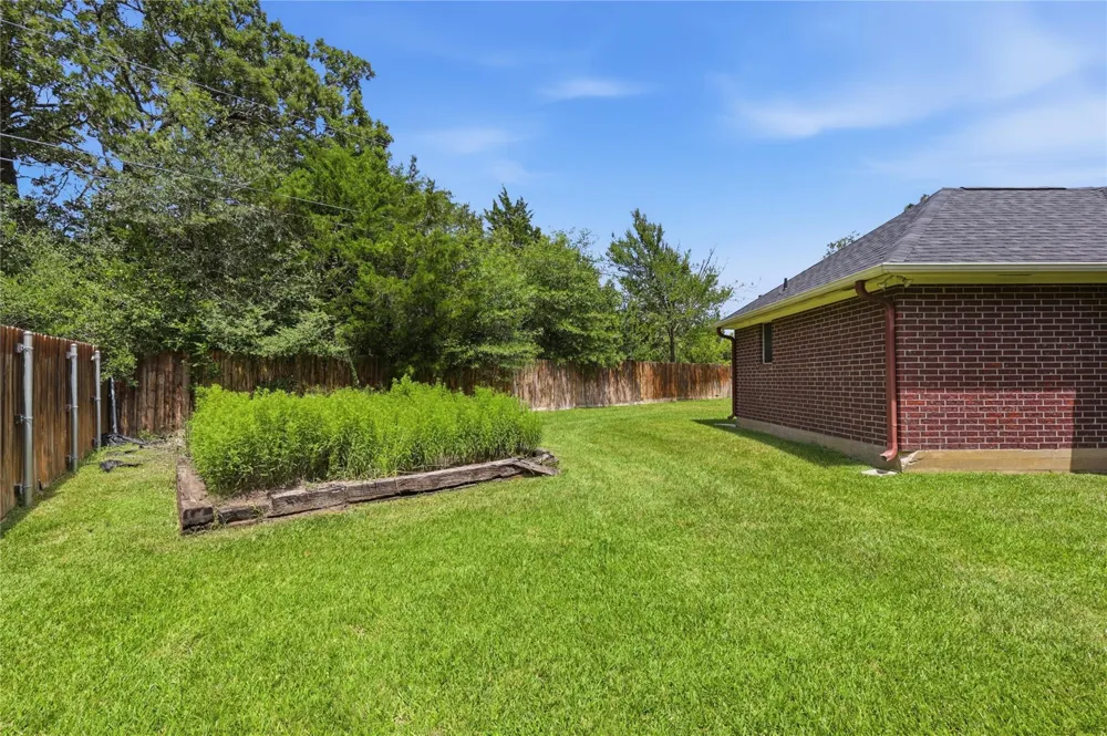 6204 London Circle Bryan, TX 77802
