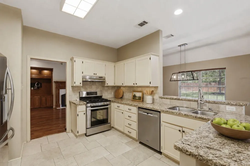 6204 London Circle Bryan, TX 77802