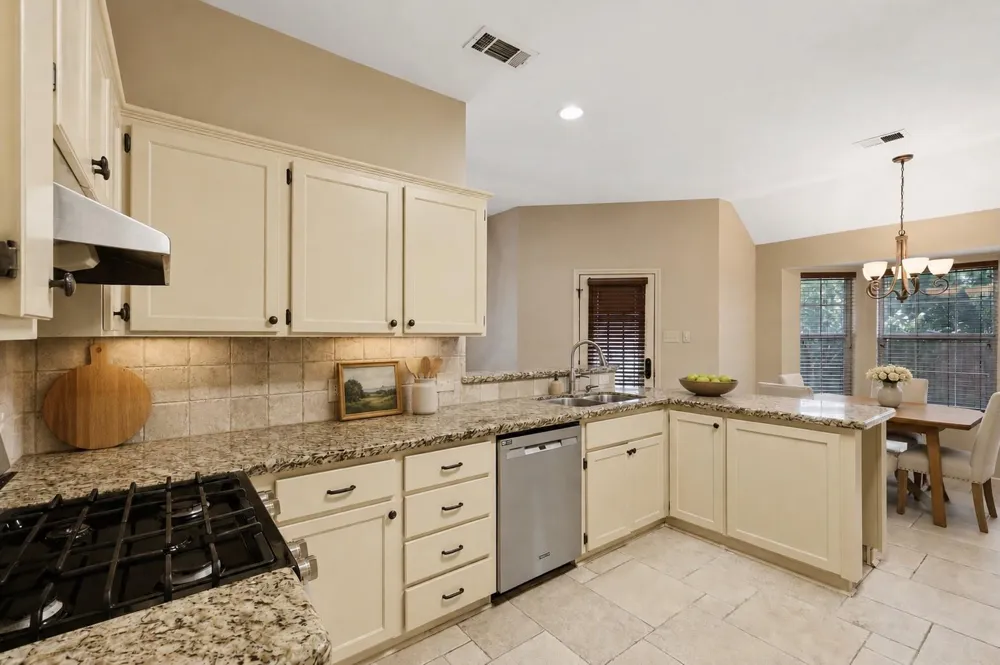 6204 London Circle Bryan, TX 77802