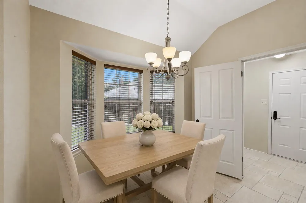 6204 London Circle Bryan, TX 77802
