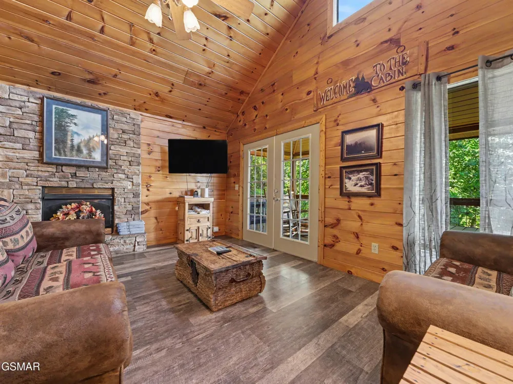 513 Parsons Branch Way Gatlinburg, TN 37738