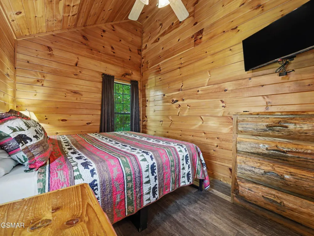 513 Parsons Branch Way Gatlinburg, TN 37738