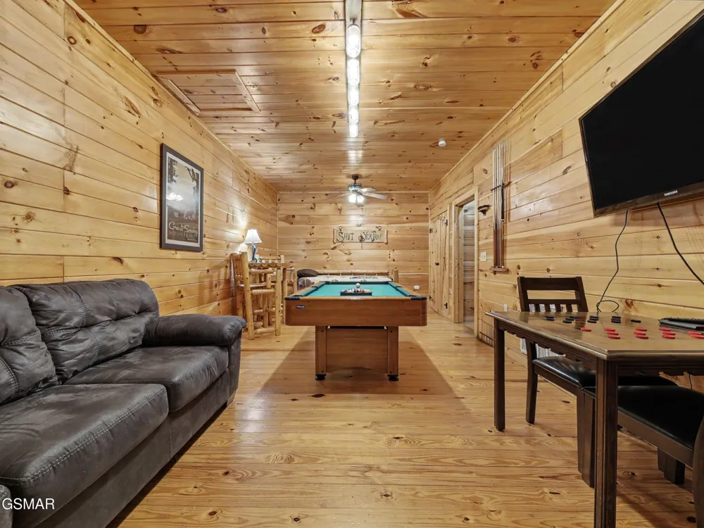 513 Parsons Branch Way Gatlinburg, TN 37738