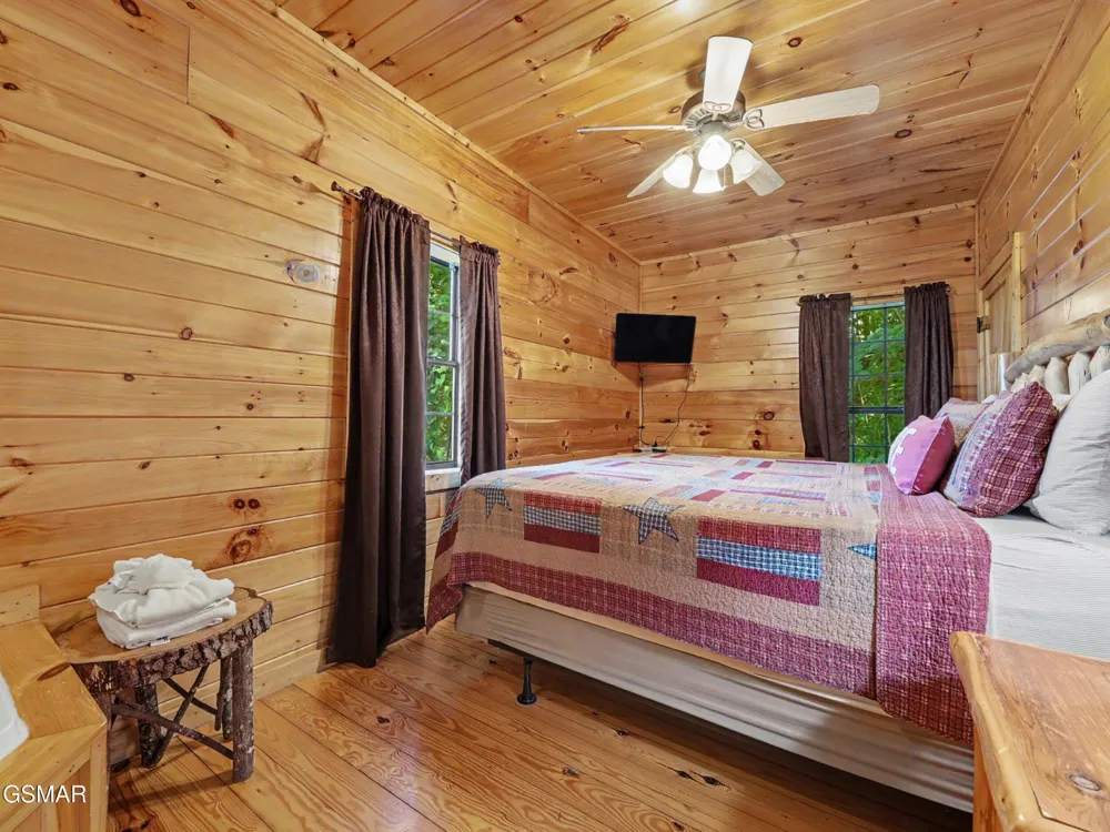 513 Parsons Branch Way Gatlinburg, TN 37738