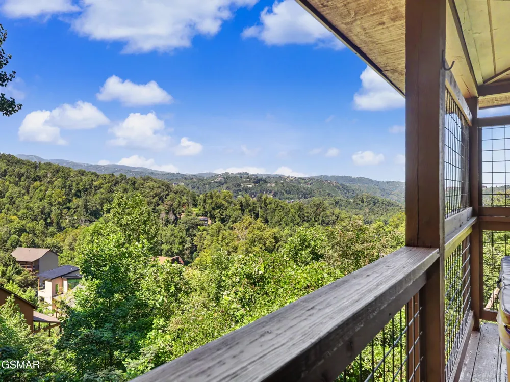 513 Parsons Branch Way Gatlinburg, TN 37738