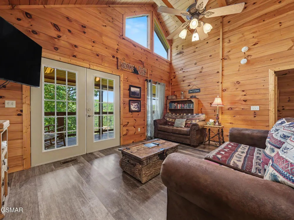 513 Parsons Branch Way Gatlinburg, TN 37738