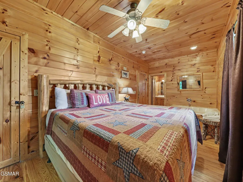 513 Parsons Branch Way Gatlinburg, TN 37738