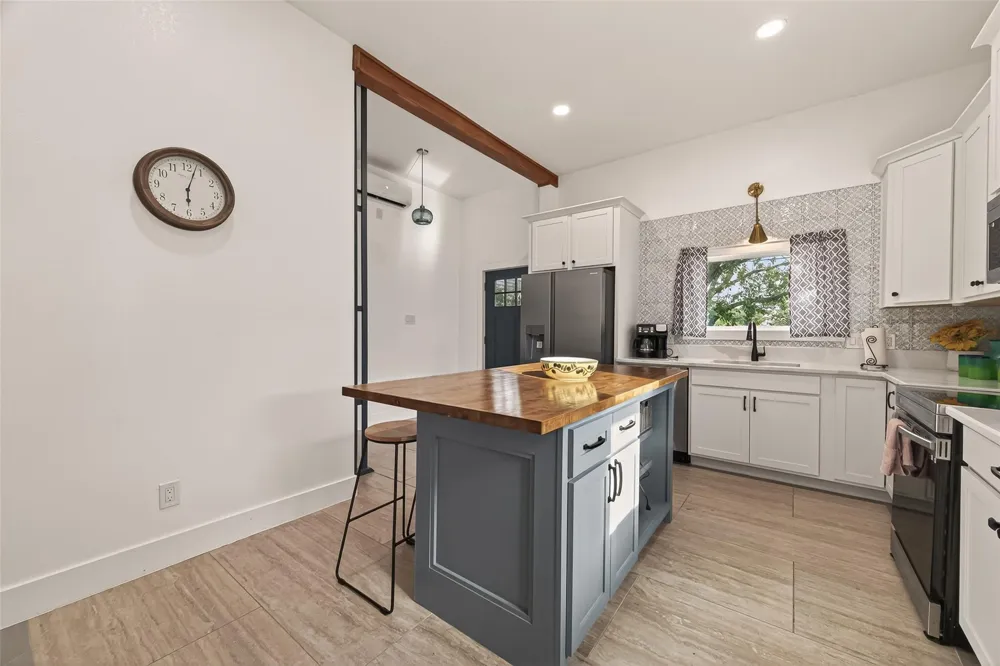 2815 Ball Street Galveston, TX 77550