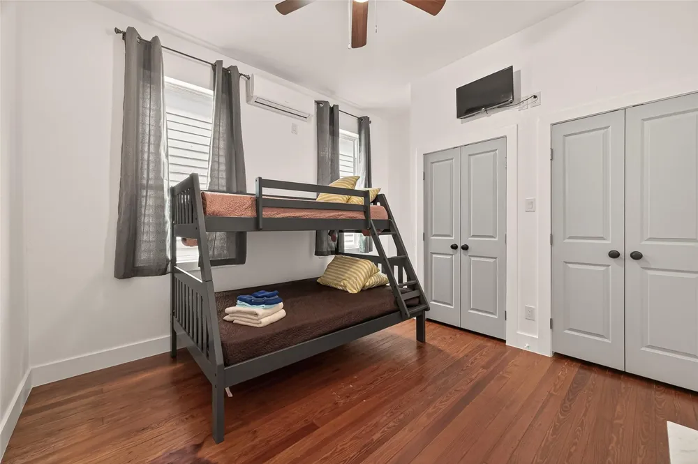 2815 Ball Street Galveston, TX 77550