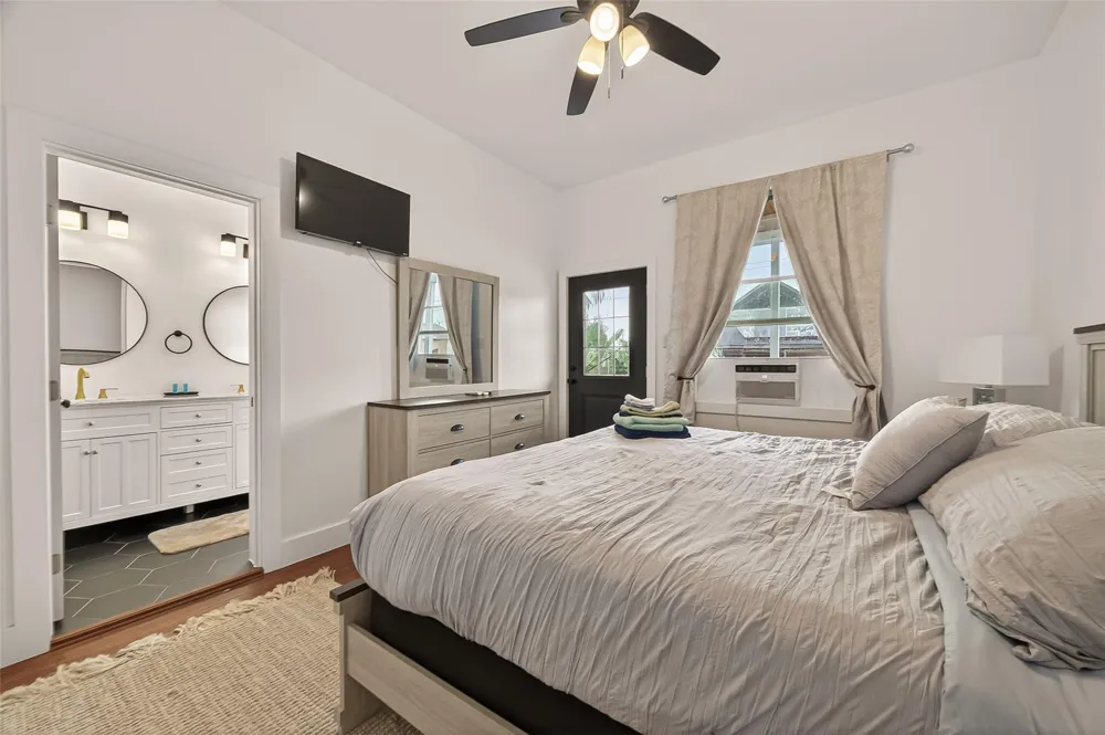 2815 Ball Street Galveston, TX 77550