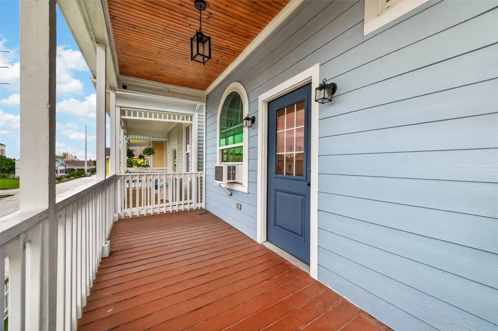 2815 Ball Street Galveston, TX 77550