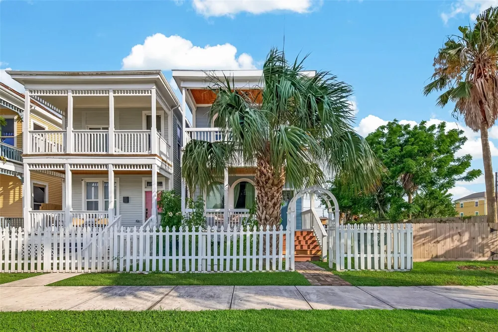 2815 Ball Street Galveston, TX 77550