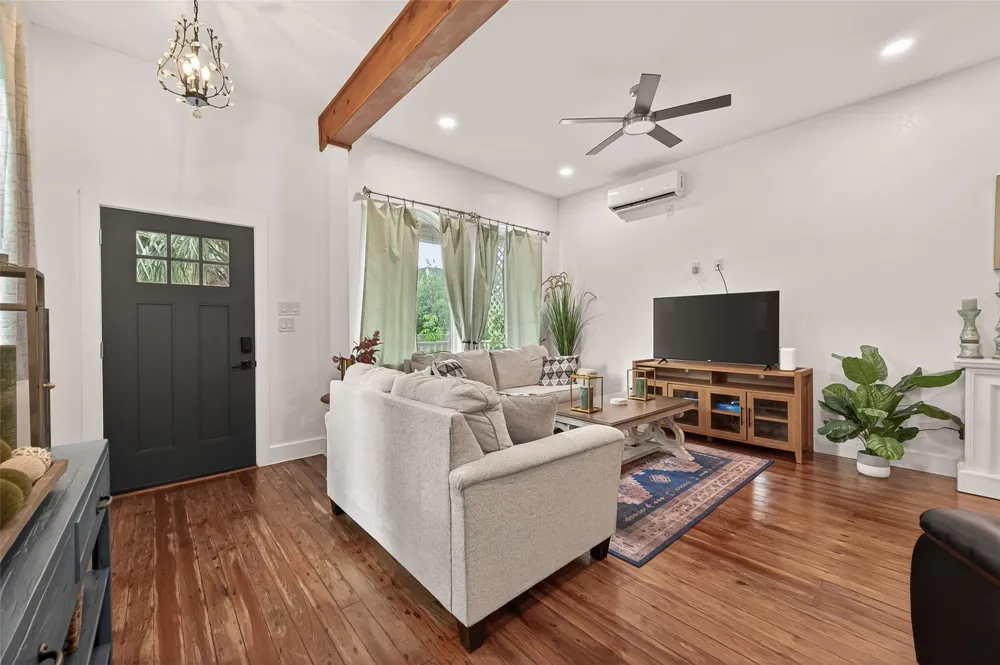 2815 Ball Street Galveston, TX 77550