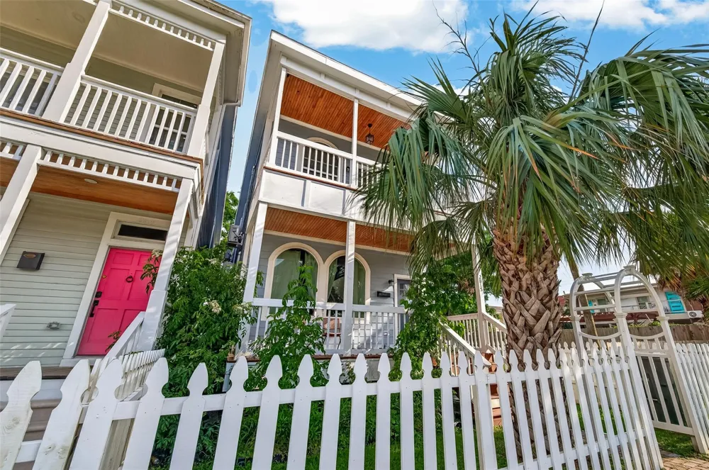 2815 Ball Street Galveston, TX 77550