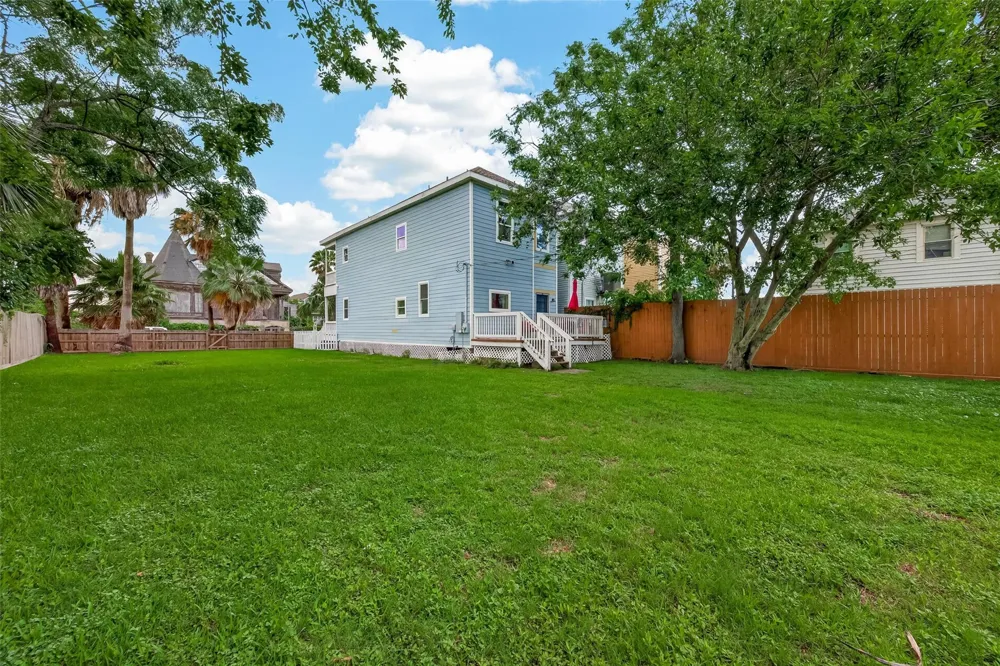 2815 Ball Street Galveston, TX 77550