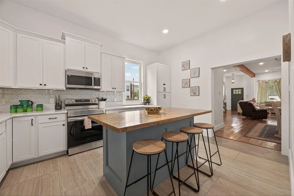 2815 Ball Street Galveston, TX 77550