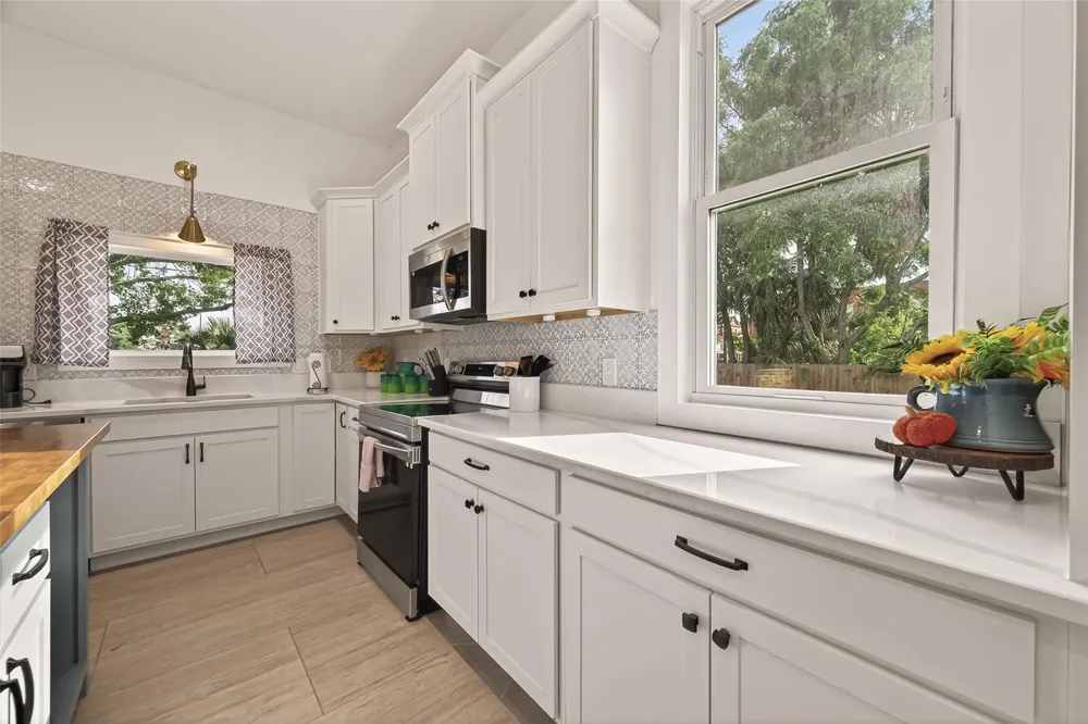 2815 Ball Street Galveston, TX 77550