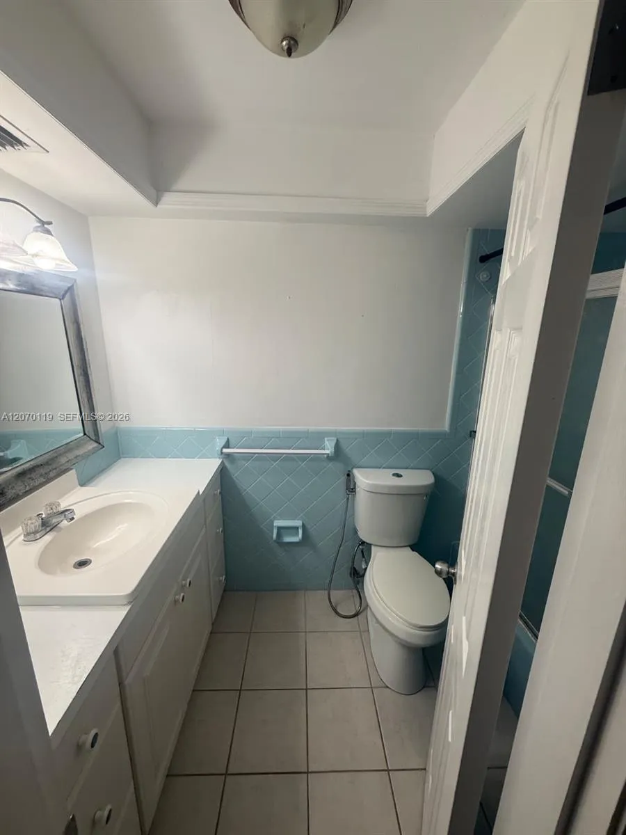 129 E Lake Dr Lehigh Acres, FL 33936